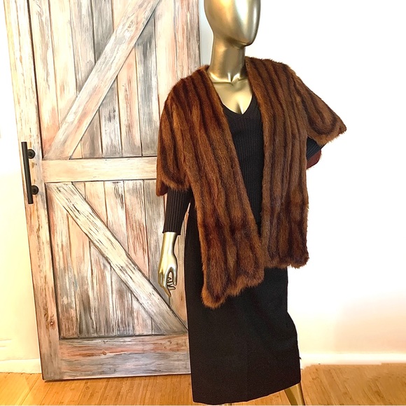 🎉🎉Host Pick🎉🎉1950’s Mink Fur Cape (Scalloped) Adjustable wear Short/Long - Picture 5 of 16